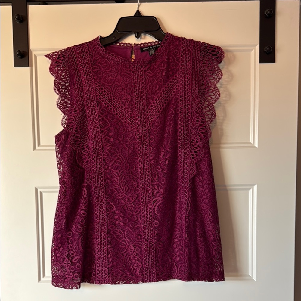 Cable & Gauge Red Lace Sleeveless Blouse